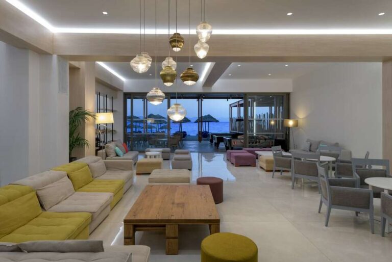 binnen loungh avra beach
