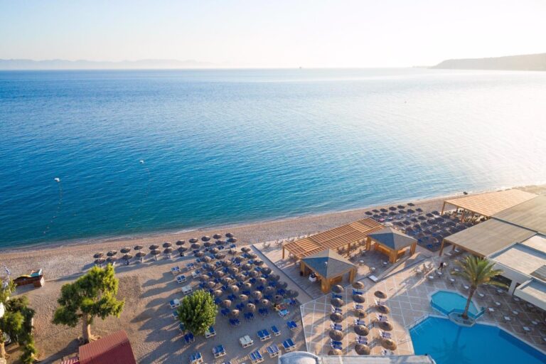 luchtfoto strand avra beach